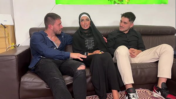 Arab Girl Gets Crazy When She Arrives in Spain and Wants a Double Penetration – Aliyah Yasin