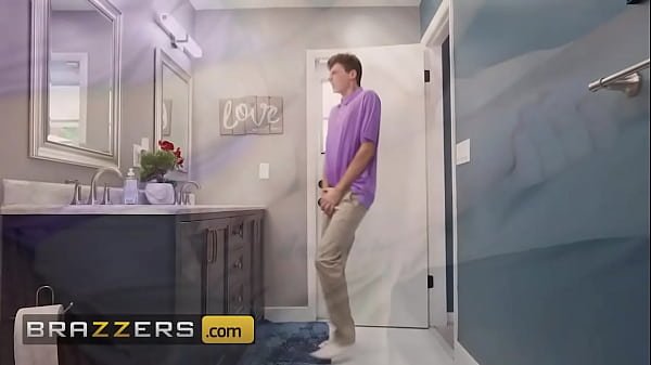 BRAZZERS – Hot MILF Justine Saves The Day And Gets Naughty After Jodie’s Zipper Mishap