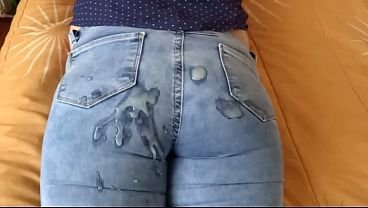 I please my stepson, I put on jeans so he can masturbate and cum in my ass