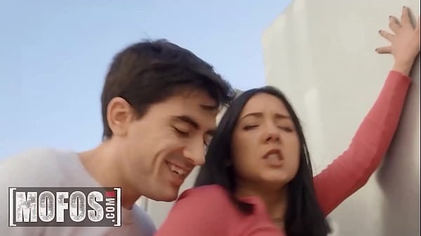 Lucky Jordi Meets Busty Valeria Valois Who Desperately Asks For His Help In Exchange With A Nice Blowjob – Mofos