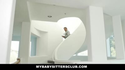 Hot Gold Digging Babysitter Paid With Cock