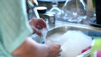 Smoking hot brunette babysitter licked silly